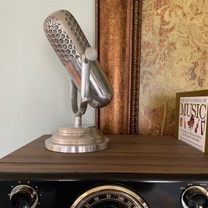 Retro microphone 🎙 sculpture